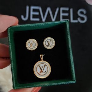 SALE TODAY‼️ 18K Real Saudi Gold Earrings and Pendant with Mother of Pearl